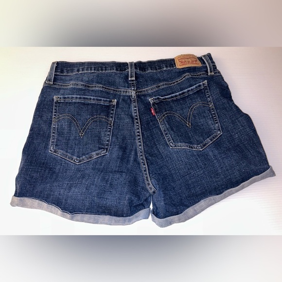 Levi’s Denim Mid Length‎ Shorts - Size 32- Lots of stretch - Picture 2 of 5